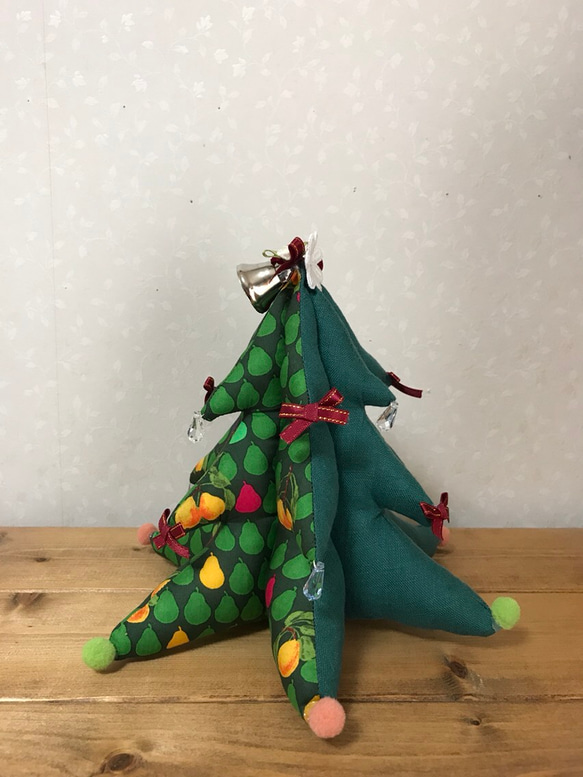 リバティとリネンのクリスマスツリー 2枚目の画像
