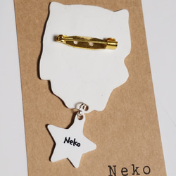 Neko  ゆらゆらプレート付き バッジ ブローチ   猫 2枚目の画像