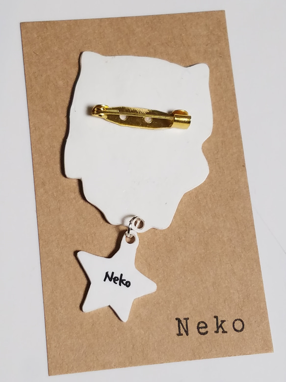 Neko  ゆらゆらプレート付き バッジ ブローチ   猫 2枚目の画像