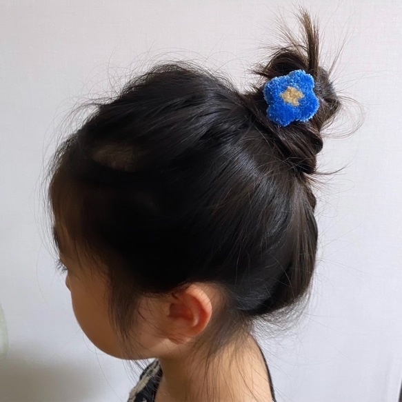 絨毯の様なふわもこお花のヘアゴム　テラコッタ 3枚目の画像