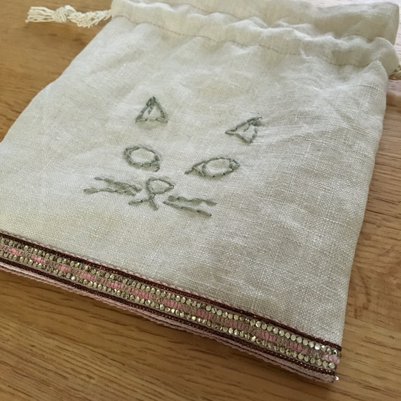 ねこ刺繍の巾着袋 2 4枚目の画像