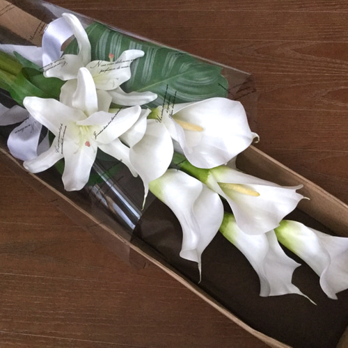 ウエディング♡カラーとユリのスタイリッシュアームブーケ♡ ブーケ