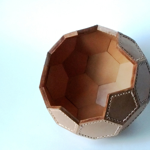 革のサッカーボール3（空） 立体・オブジェ 不用庵 通販 85295