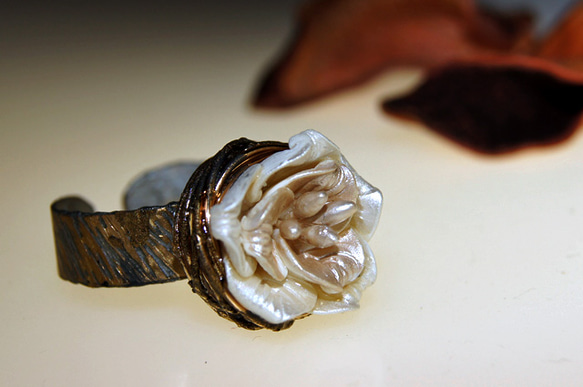 クリップリング　真珠色の薔薇 3枚目の画像