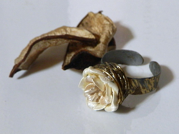 クリップリング　真珠色の薔薇 5枚目の画像