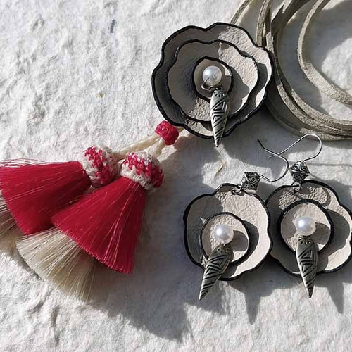 馬の毛タッセルBOHOネックレス～キュートなピンク染め ネックレス  