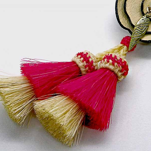 馬の毛タッセルBOHOネックレス～キュートなピンク染め ネックレス  