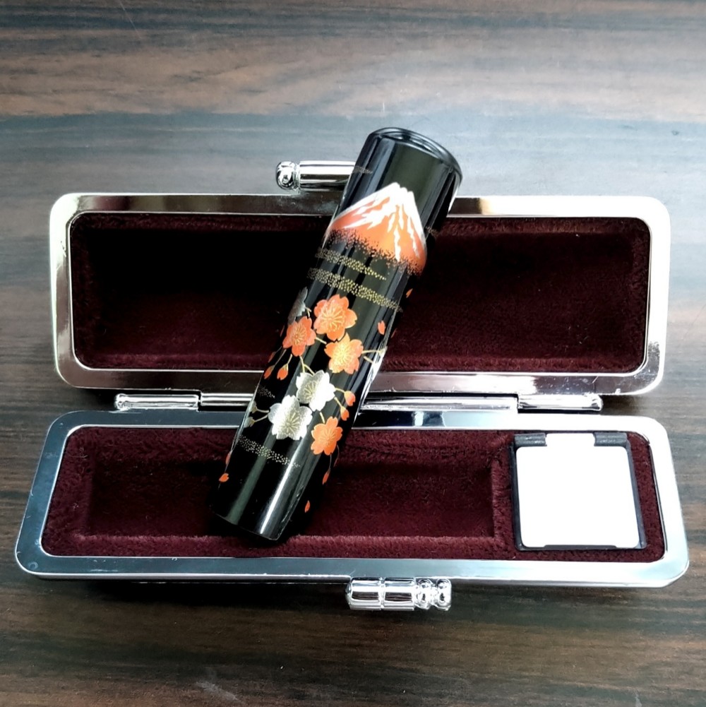 吉相！龍雲姓名判断鑑定印鑑★黒水牛芯持 蒔絵 富士と桜 15mm★ケース付 限定！龍雲姓名判断鑑定印鑑☆黒水牛芯持 蒔絵 龍 13.5＆15mm