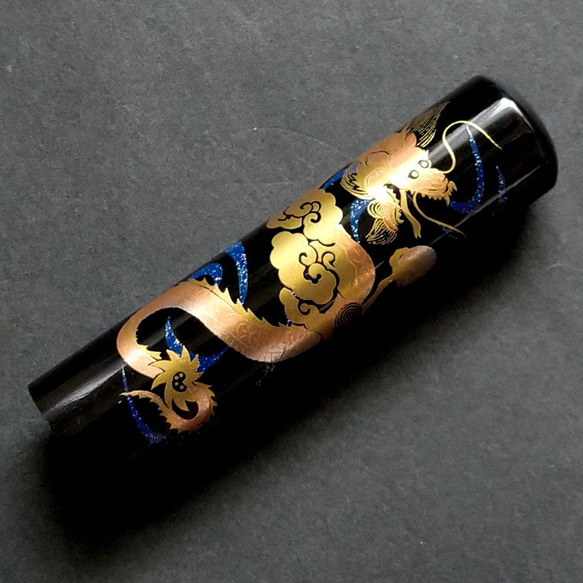 芯持黒水牛印鑑セット　13.5mm　蒔絵(龍雲)　印鑑ケース・印鑑箱付き 2枚目の画像