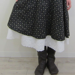 [予約販売] アンティーク風刺繍スカラップティアードスカート 1枚目の画像
