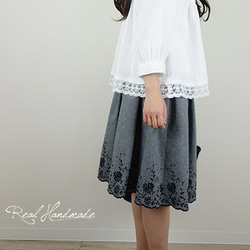 [予約販売]　ダンガリーブラック刺繍スカラップギャザースカート 5枚目の画像