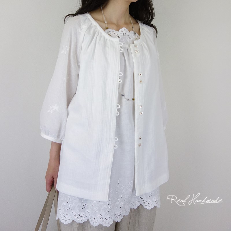 [予約販売] Wガーゼとワッシャー刺繍ループボタン羽織りブラウス