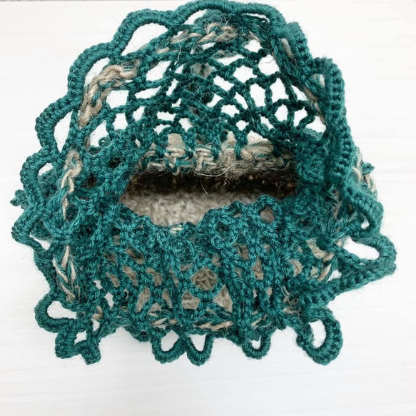 バイカラー手編み　ニットミニバッグ　マルシェバッグ　底あり巾着　毛糸　麻紐 3枚目の画像