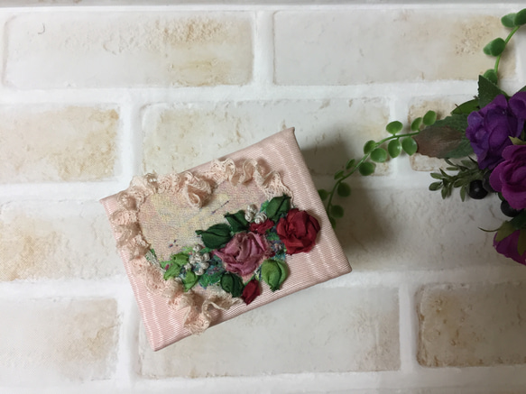 “creema限定“薔薇の刺繍のフリーBox・S/ピンク（カルトナージュ） 2枚目の画像