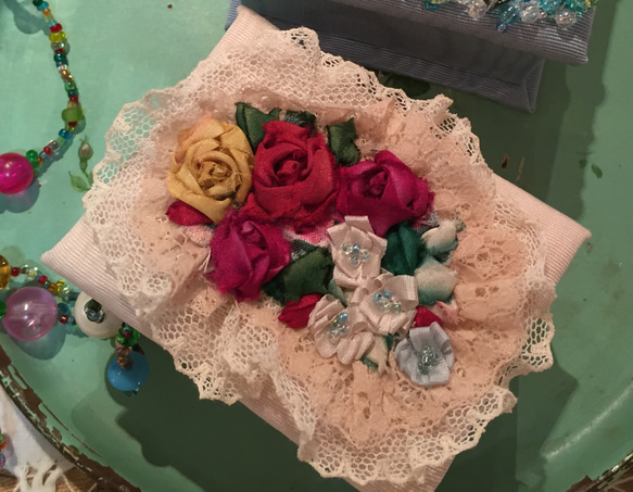 “creema限定“薔薇の刺繍のフリーBox・S/ライトベージュ（カルトナージュ） 5枚目の画像