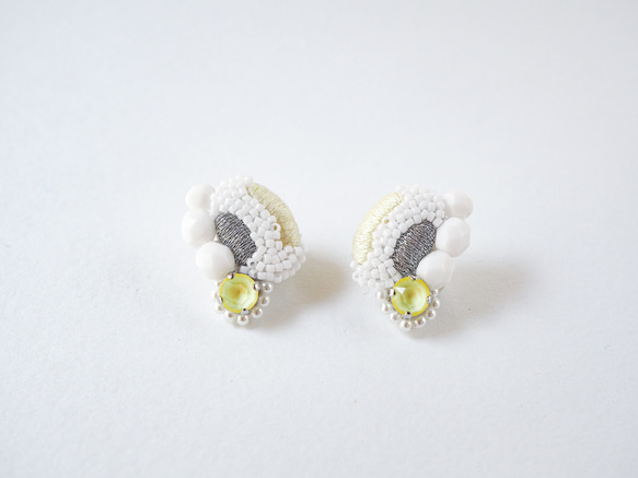 frost ～ ice yellow ～ 刺繍 ピアス / イヤリング 2枚目の画像