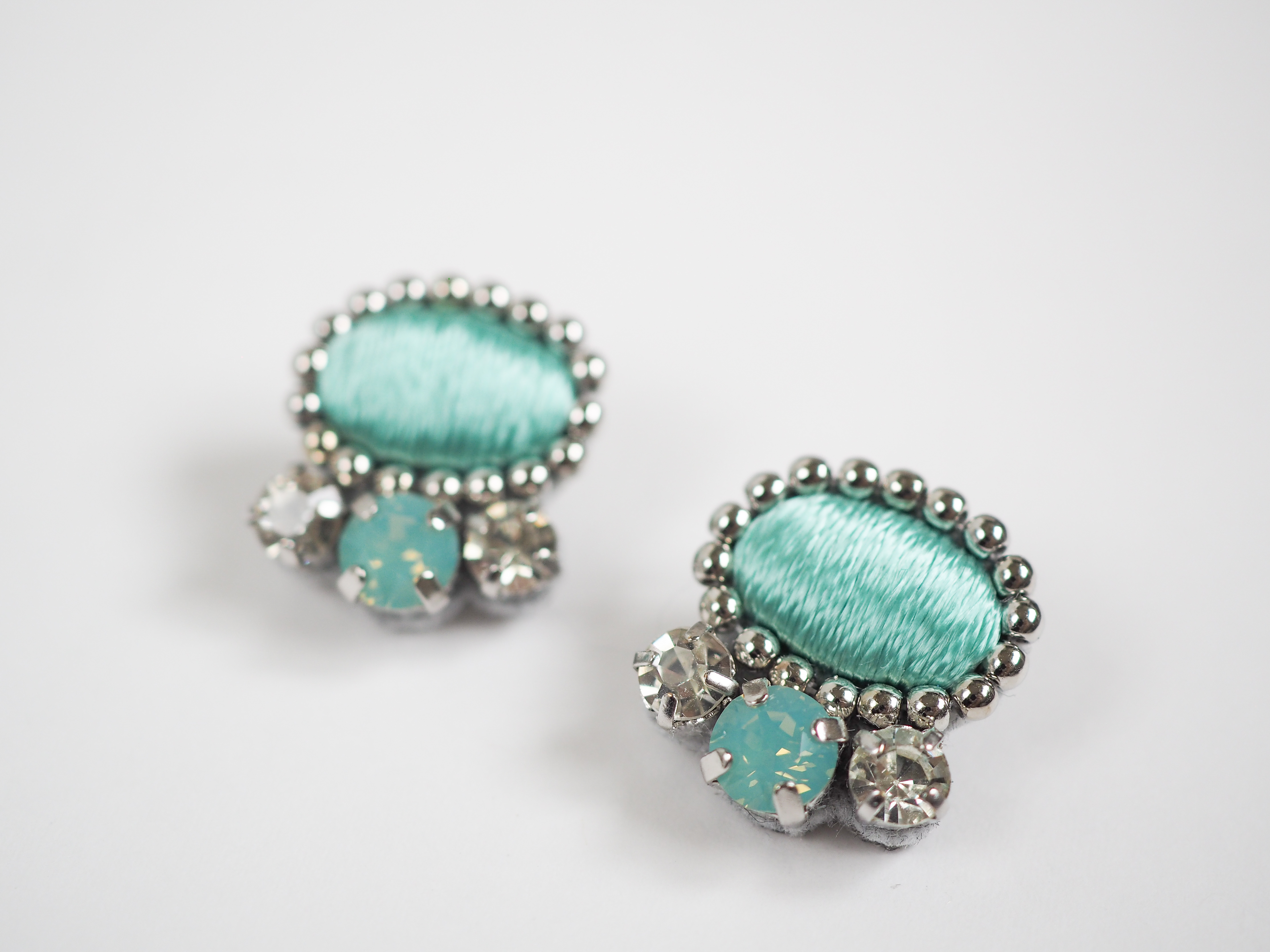 shiny ～ mint green ～ 刺繍 ピアス / イヤリング ピアス