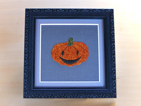 手刺繍の小さな額縁 ハロウィン かぼちゃ 2枚目の画像