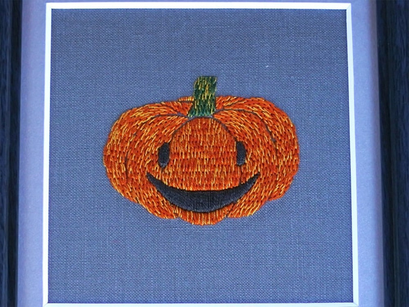 手刺繍の小さな額縁 ハロウィン かぼちゃ 3枚目の画像