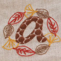 小さな秋の刺繍バッグ（マスク入れなどに） 4枚目の画像