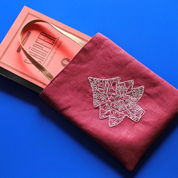 手刺繍の小さめリネンバッグ　クリスマス　ツリー 3枚目の画像