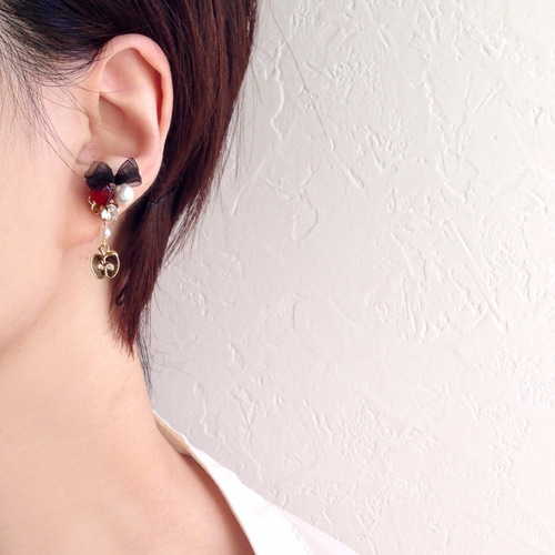 白雪姫image♪黒リボンとりんごピアス/イヤリング ピアス（その他