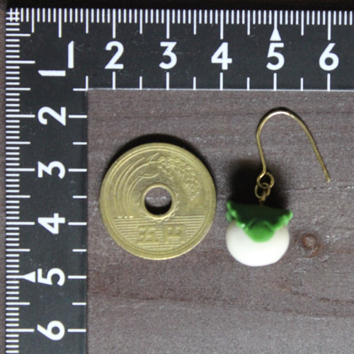かしわ餅。ピアス・イヤリング（片側1つ売り） イヤリング 