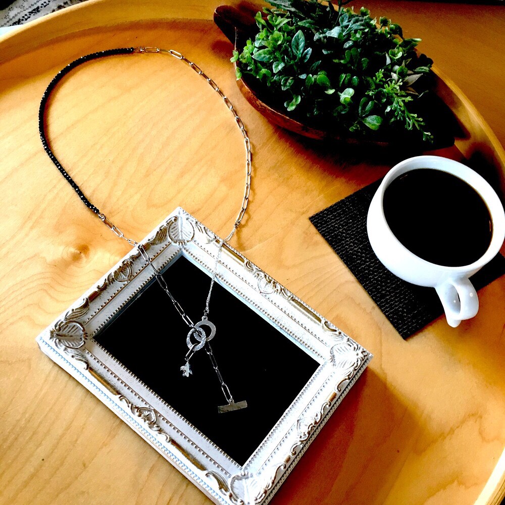 ＊送料無料＊天然石・ブラックスピネル SV999マンテルロングネックレス 純銀オリジナル・クロスチャーム 68cm