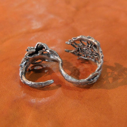 秋にちょっと出てきた蜘蛛2連リング フリーサイズ ユニーク 個性的