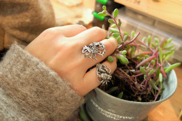 秋にちょっと出てきた蜘蛛2連リング フリーサイズ ユニーク 個性的  