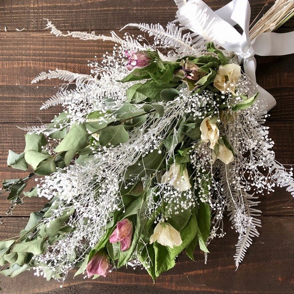 星月猫☆「クリスマスローズとユーカリ、カスミ草のスワッグ」ドライ  