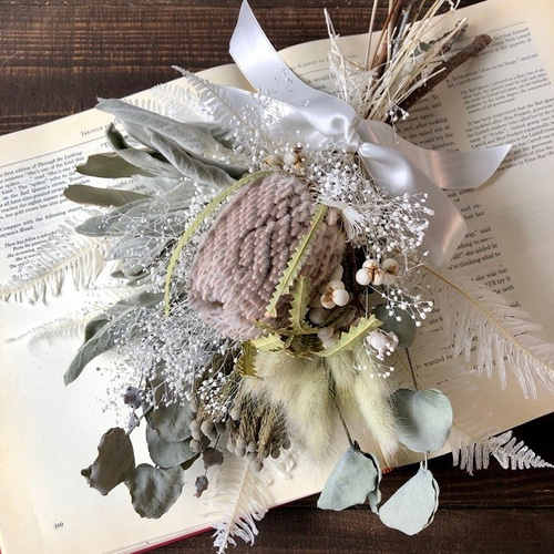 バンクシャ入りホワイトスワッグブーケ 福々しい 