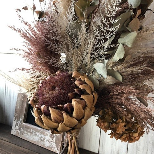 星月猫☆「巨大なアーティチョークとパンパスグラスの大きな自立する