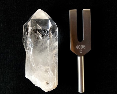クリスタル原石 4個 ラフロック クリスタル 水晶 原石 タンブル 穴あり 天然石