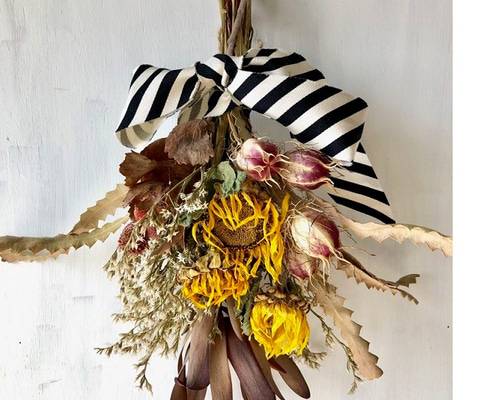 星月猫☆「ひまわりとリューカデンドロンのストライプリボンスワッグ  