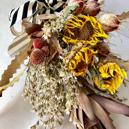 星月猫☆「ひまわりとリューカデンドロンのストライプリボンスワッグ  