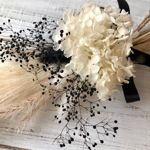 星月猫☆「パンパスグラスとホワイトアナベルのモノトーン一輪挿し用