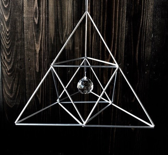 ヒンメリ「ピラミッド」小サイズ　三角型　野外使用可なアルミ製　オプションでサンキャッチャー　幾何学オブジェ　シルバー 3枚目の画像