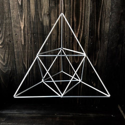 ヒンメリ「ピラミッド」小サイズ　三角型　野外使用可なアルミ製　オプションでサンキャッチャー　幾何学オブジェ　シルバー 4枚目の画像