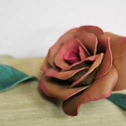 エンボス加工革のバラを染色はつまん形作る咲きます 3枚目の画像
