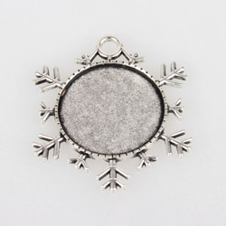 雪の結晶　スノーフレークカボション皿　ミール皿 1枚目の画像