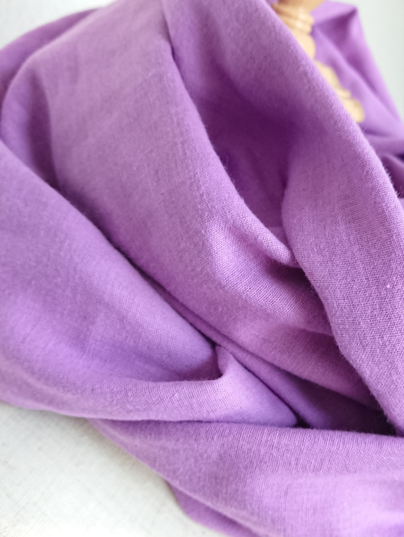超幅広・二重巻きタイプ（約50✕150）オールシーズン使える柔らかなダブルガーゼのスヌード☆バイオレット/パープル/紫 2枚目の画像