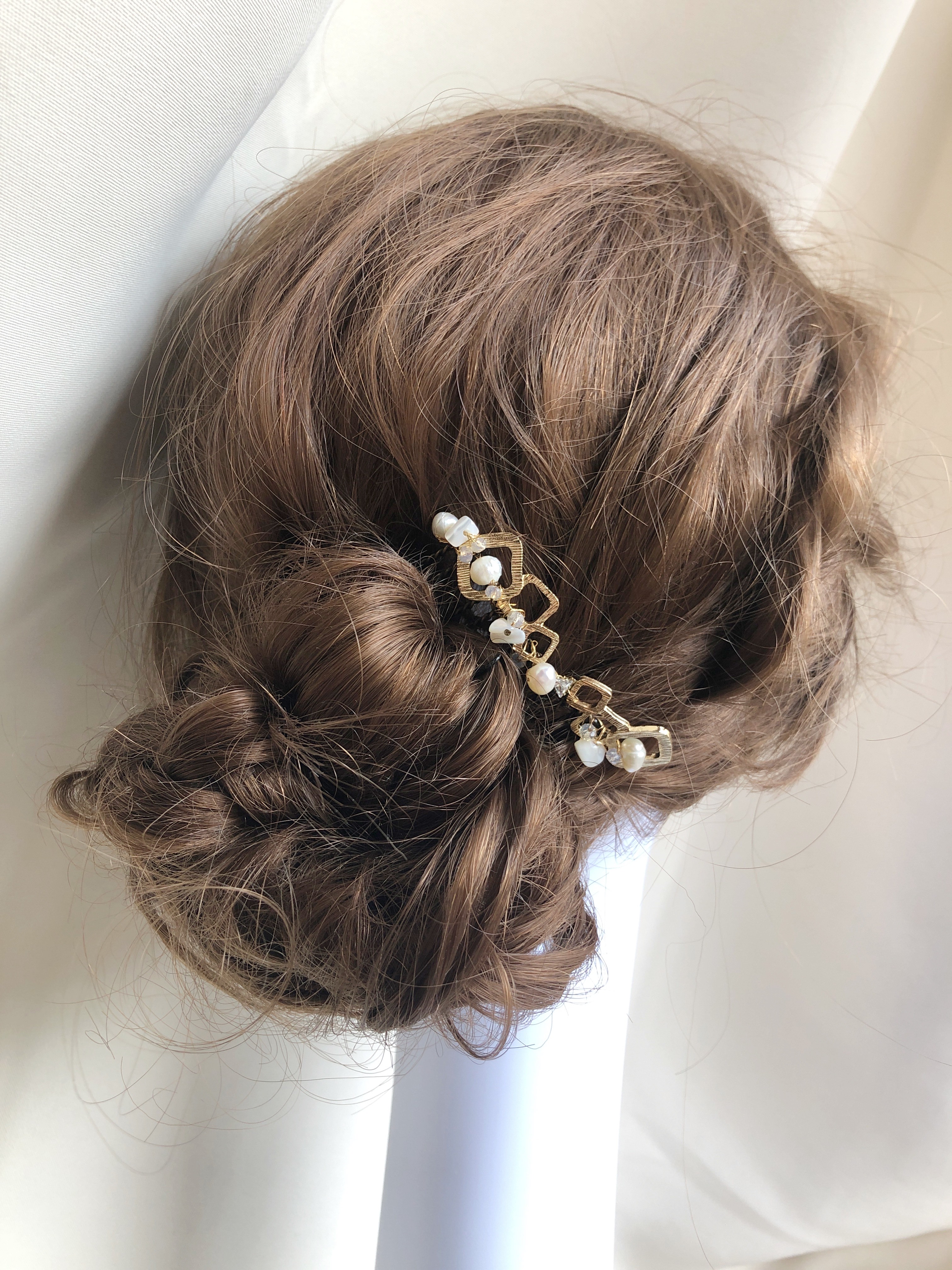 淡水パールとさざれ天然石のスクエア透かしコーム