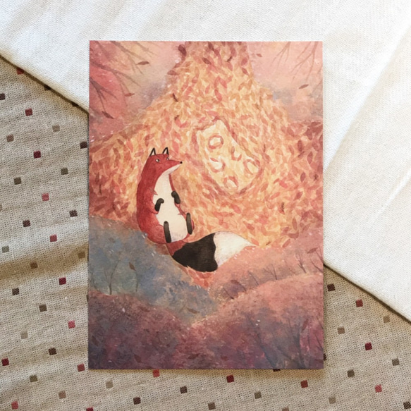 イラストポストカード|落ち葉とキツネ 1枚目の画像