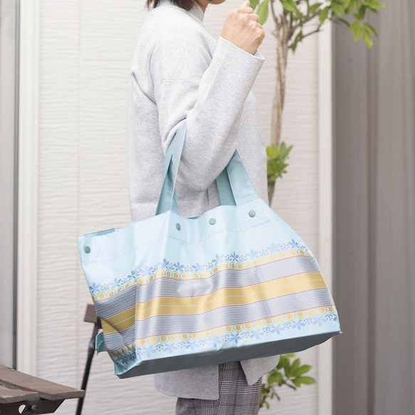 【防水、撥水トートバッグ】Lunch Tote  リーフボーダー：サックス 2枚目の画像