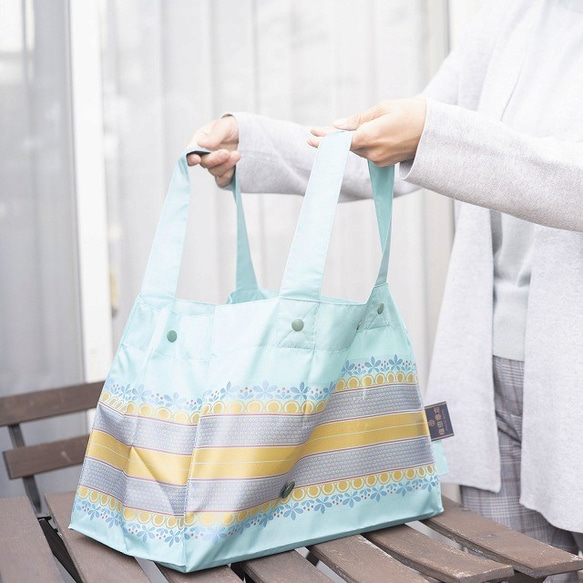 【防水、撥水トートバッグ】Lunch Tote  リーフボーダー：サックス 3枚目の画像