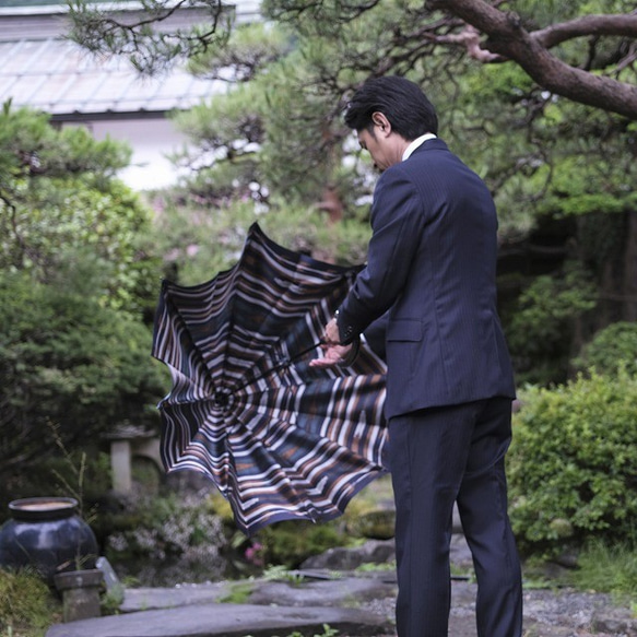 【晴雨皆宜的紳士雨傘】土生土長的松羽：藏青色 第1張的照片