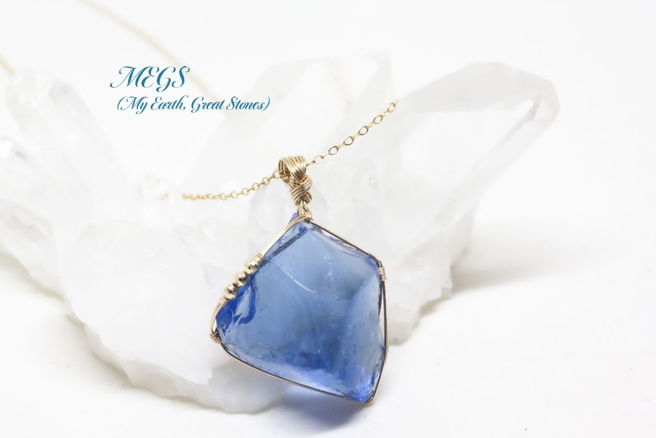 【女神巻き®】 アンダラクリスタルサファイアブルー ～Blue fairy ワイヤーアートペンダントトップ 【満月制作】