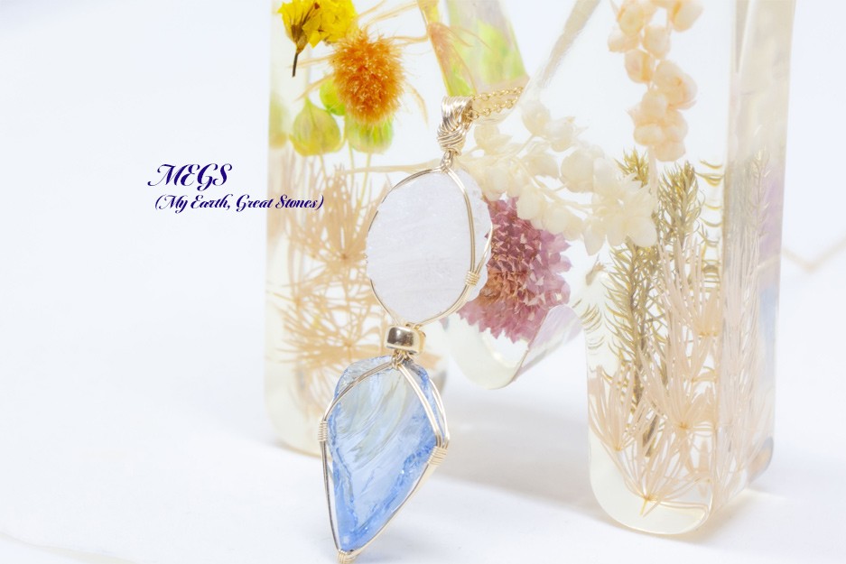 【女神巻き®】 アンダラクリスタル×ホワイトモルダバイト  ～Fusion ワイヤーアートペンダントトップ【新月制作】