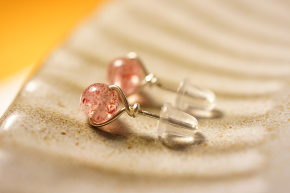 祝好運【草莓晶耳環】 s925純銀耳針式耳環 第1張的照片